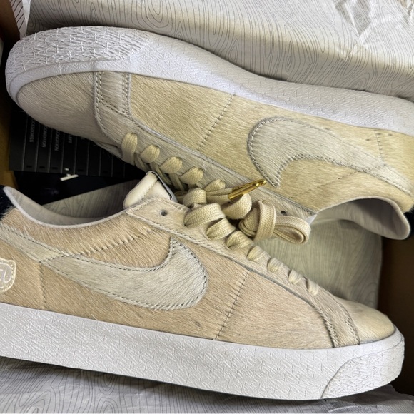 nike sb blazer low bearbrick